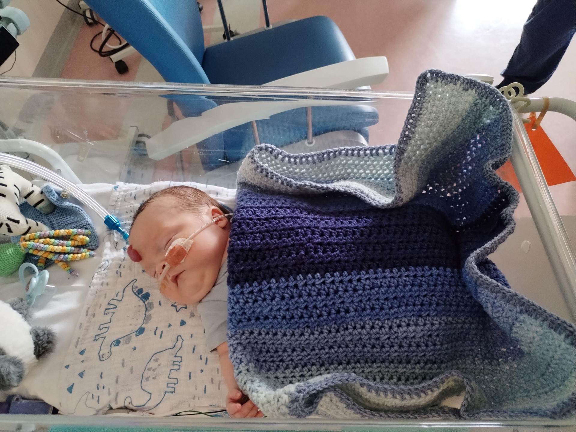 Baby Zachary Blakely with knitted blanket.