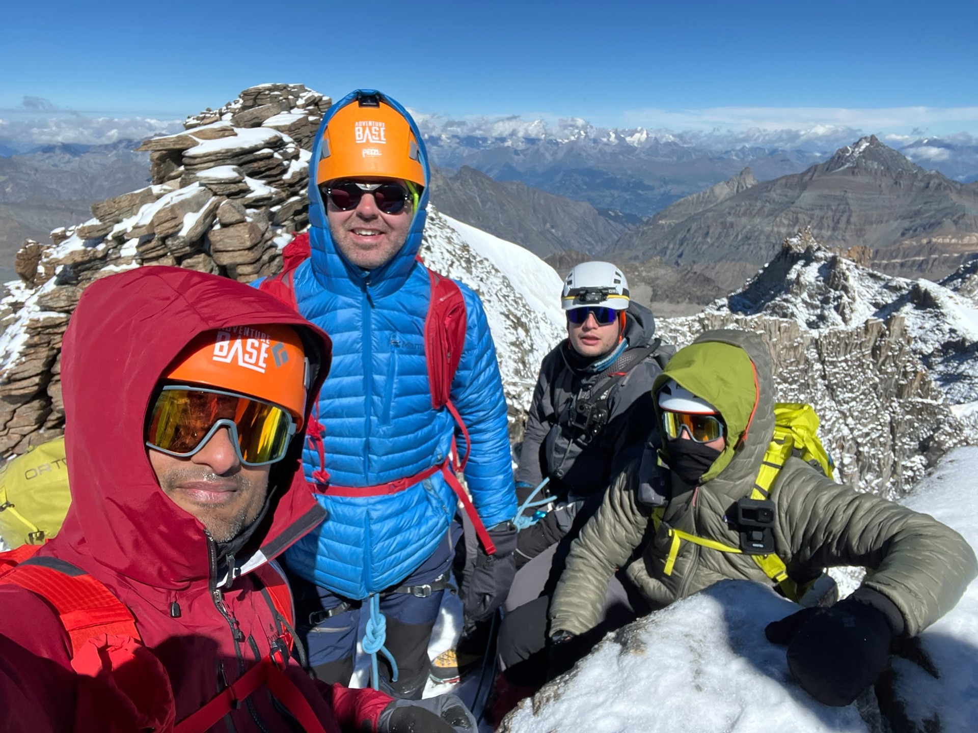 Solo and team climbing mountain